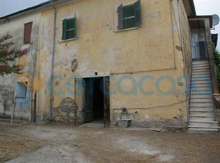 Casa semi indipendente in vendita in Via Isolone 18, Sarzana