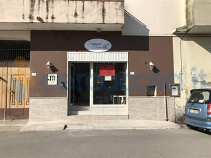 Locale commerciale in affitto a Marcianise