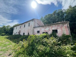 rustico / casale in vendita a Fabriano