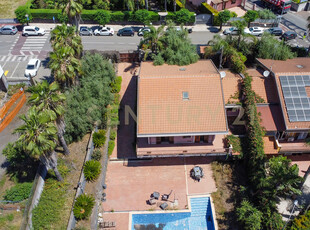 Villa con giardino in via giorgio esquerra de roxas 14, Aci Sant'Antonio