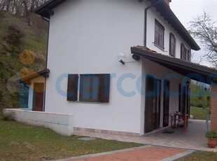 Villa in ottime condizioni in vendita a Garbagna