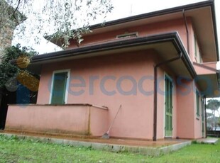 Villa in ottime condizioni in vendita a Massa