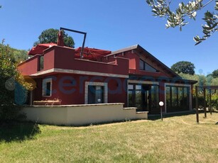 Villa in ottime condizioni in vendita a Roseto Degli Abruzzi