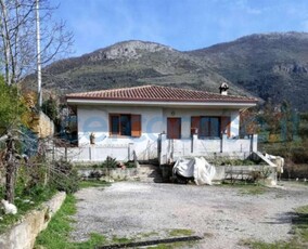 Villa in ottime condizioni, in vendita in Via Chiusa, San Vittore Del Lazio