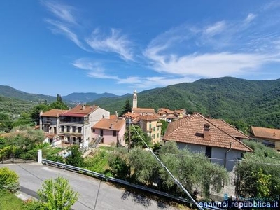 Alloggio con cantina e cortile comune