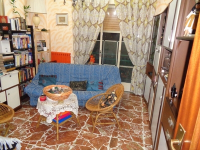 Appartamento in Via Antonietta Aldisio, Bronte, 6 locali, 2 bagni
