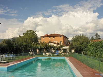 Casa a Giardino con piscina, barbecue e idromassaggio