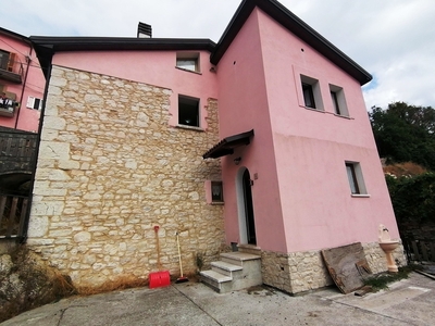 Casa indipendente a Rionero Sannitico, 5 locali, 2 bagni, 110 m²