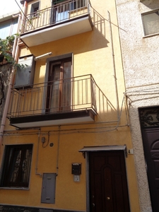 Casa indipendente in Via Antonio Lombardo 4, Bronte, 6 locali, 2 bagni