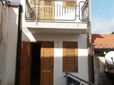 Casa indipendente in Via Somma, Nicolosi, 5 locali, giardino privato