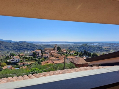 COLLINE DI MASSAROSA BELLISSIMA VILLETTA D'ANGOLO CON VISTA MARE