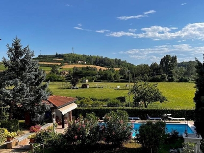 Villa con piscina e dependance a Montegrosso d'Asti.