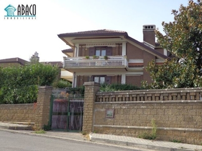 Villa in Contrada sant'eustachio pennini 81, Avellino, 6 locali