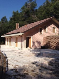 Villa in Via Vallesoda, Isernia, 6 locali, 2 bagni, giardino privato