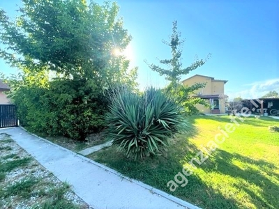 Casa indipendente con giardino a Montignoso