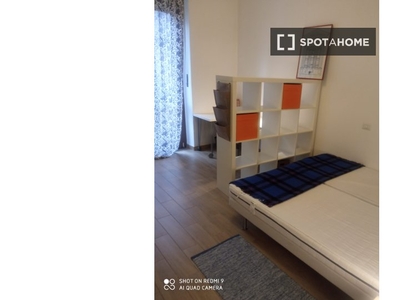 Stanza in affitto in appartamento con 2 camere da letto a Pozzo Strada, Torino