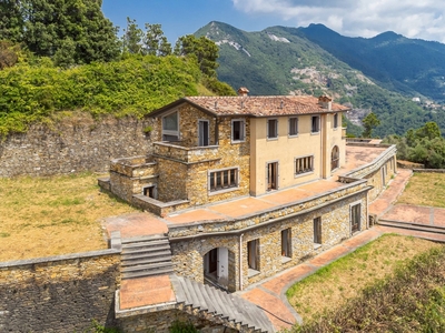 Casa in vendita in Seravezza, Italia