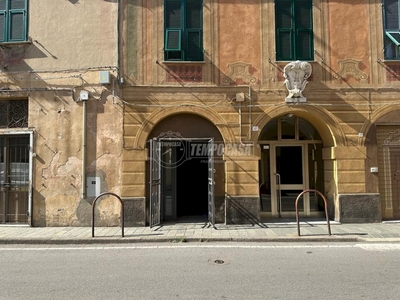 Vendita Negozio Piazza Lavagnola, 27, Savona