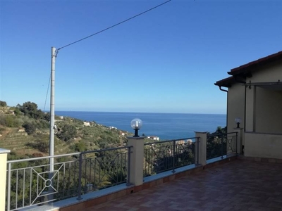 Appartamento a Bordighera, 5 locali, 2 bagni, giardino privato, 120 m²