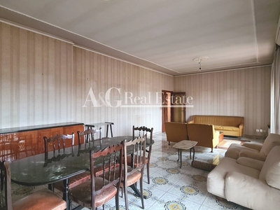 Appartamento a Grosseto, 6 locali, 1 bagno, con box, 147 m² in vendita