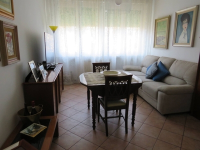 Appartamento a Livorno, 5 locali, 1 bagno, 110 m², 4° piano, ascensore
