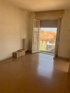 Appartamento a Livorno, 5 locali, 1 bagno, 120 m², 5° piano, ascensore