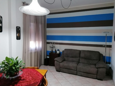 Appartamento a Livorno, 5 locali, 1 bagno, 75 m², 3° piano in vendita