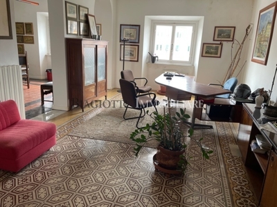 Appartamento a Livorno, 6 locali, 1 bagno, 180 m², 2° piano, ascensore