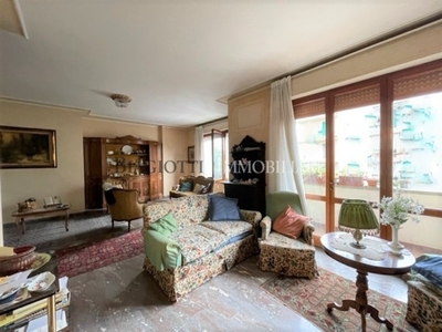 Appartamento a Livorno, 8 locali, 3 bagni, garage, 220 m², 2° piano