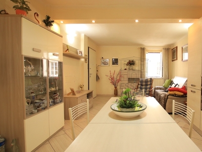 Appartamento a Lucca, 5 locali, 1 bagno, 71 m², 1° piano in vendita
