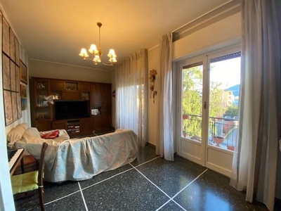 Appartamento a Lucca, 5 locali, 2 bagni, giardino in comune, 110 m²