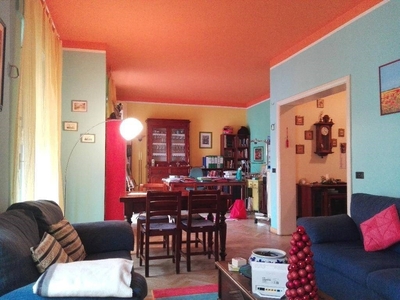Appartamento a Lucca, 5 locali, 2 bagni, giardino in comune, 115 m²