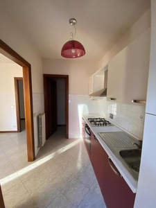 Appartamento a Lucca, 5 locali, 2 bagni, giardino in comune, 138 m²