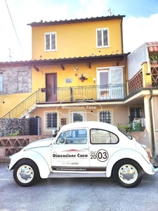 Appartamento a Lucca, 5 locali, 2 bagni, posto auto, 145 m², 1° piano