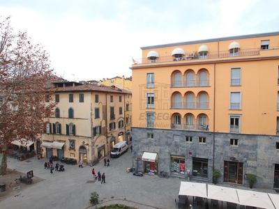 Appartamento a Lucca, 5 locali, 2 bagni, 145 m², 3° piano in vendita