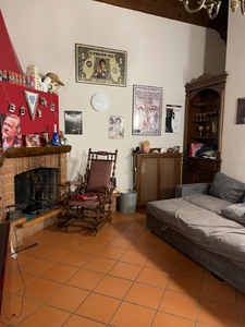 Appartamento a Lucca, 6 locali, 2 bagni, 165 m², 2° piano, buono stato