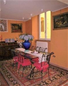 Appartamento a Lucca, 6 locali, 2 bagni, 230 m², 1° piano in vendita