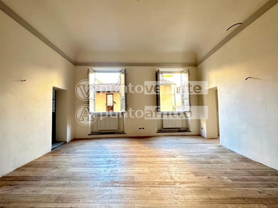 Appartamento a Lucca, 6 locali, 3 bagni, 155 m², 1° piano in vendita