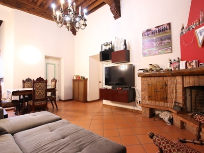 Appartamento a Lucca, 7 locali, 2 bagni, 170 m², 2° piano in vendita
