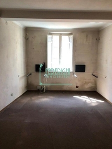 Appartamento a Lucca, 8 locali, 1 bagno, 160 m², 3° piano in vendita