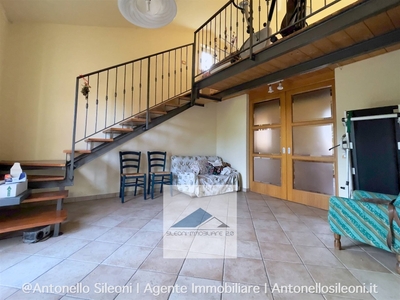 Appartamento a Macerata, 6 locali, 2 bagni, arredato, 85 m², 2° piano