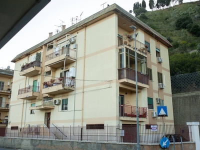 Appartamento a Messina, 5 locali, 2 bagni, 120 m², 2° piano in vendita