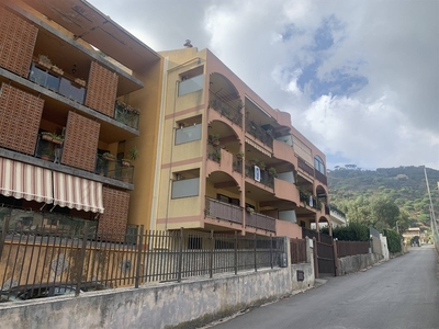 Appartamento a Messina, 5 locali, 2 bagni, 146 m², 3° piano, ascensore