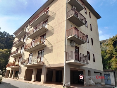 Appartamento a Messina, 5 locali, 2 bagni, posto auto, 120 m²
