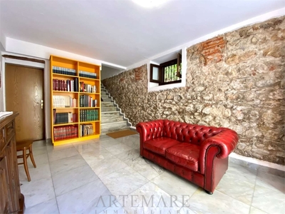 Appartamento a Pietrasanta, 8 locali, 3 bagni, arredato, 148 m²