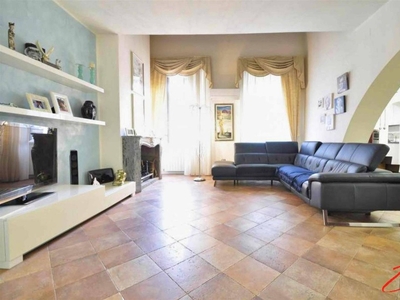 Appartamento a Piombino, 6 locali, 3 bagni, giardino privato, 184 m²