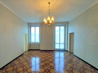 Appartamento a Uscio, 7 locali, 1 bagno, 123 m², ultimo piano