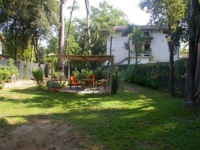 Appartamento a Viareggio, 5 locali, 2 bagni, giardino privato, 85 m²