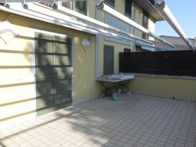 Appartamento a Viareggio, 6 locali, 2 bagni, posto auto, 100 m²