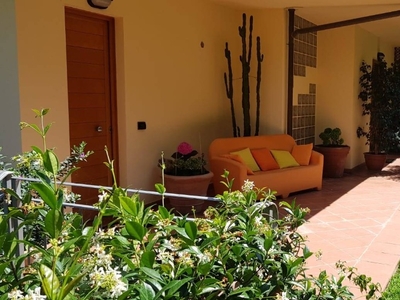 Appartamento bifamiliare a Massarosa, 9 locali, 3 bagni, 160 m²